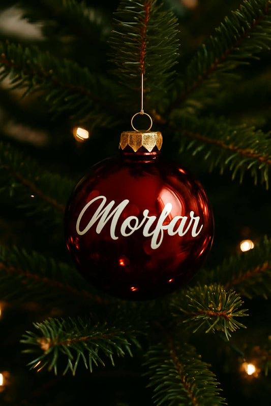 Rød julekule i glass 80mm med personlig navn